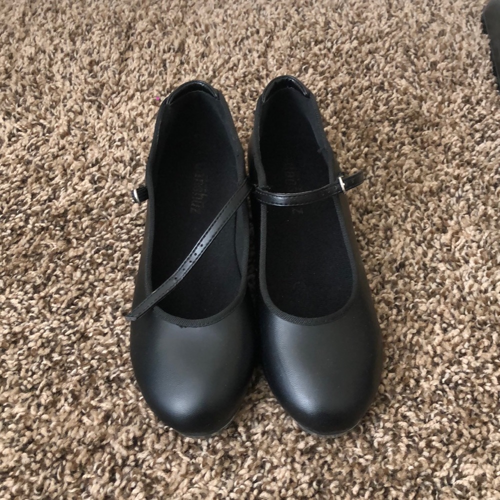Danzmotion Black Tap Shoes size 5